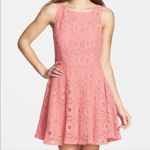 BB DAKOTA RENLEY LACE DRESS